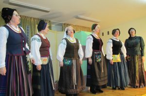 Rusnės folkloro kolektyvas „Sklada“ (vad. Dalia Kubilienė). 